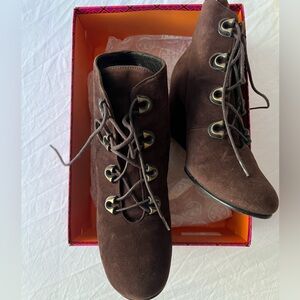 Stuart Weitzman Brown Suede Lace Up Booties🔥